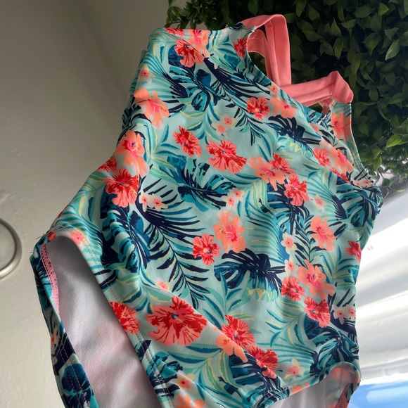 Swimming for girls 👧🏻 size 7/8 cat and jack brand - Picture 4 of 9